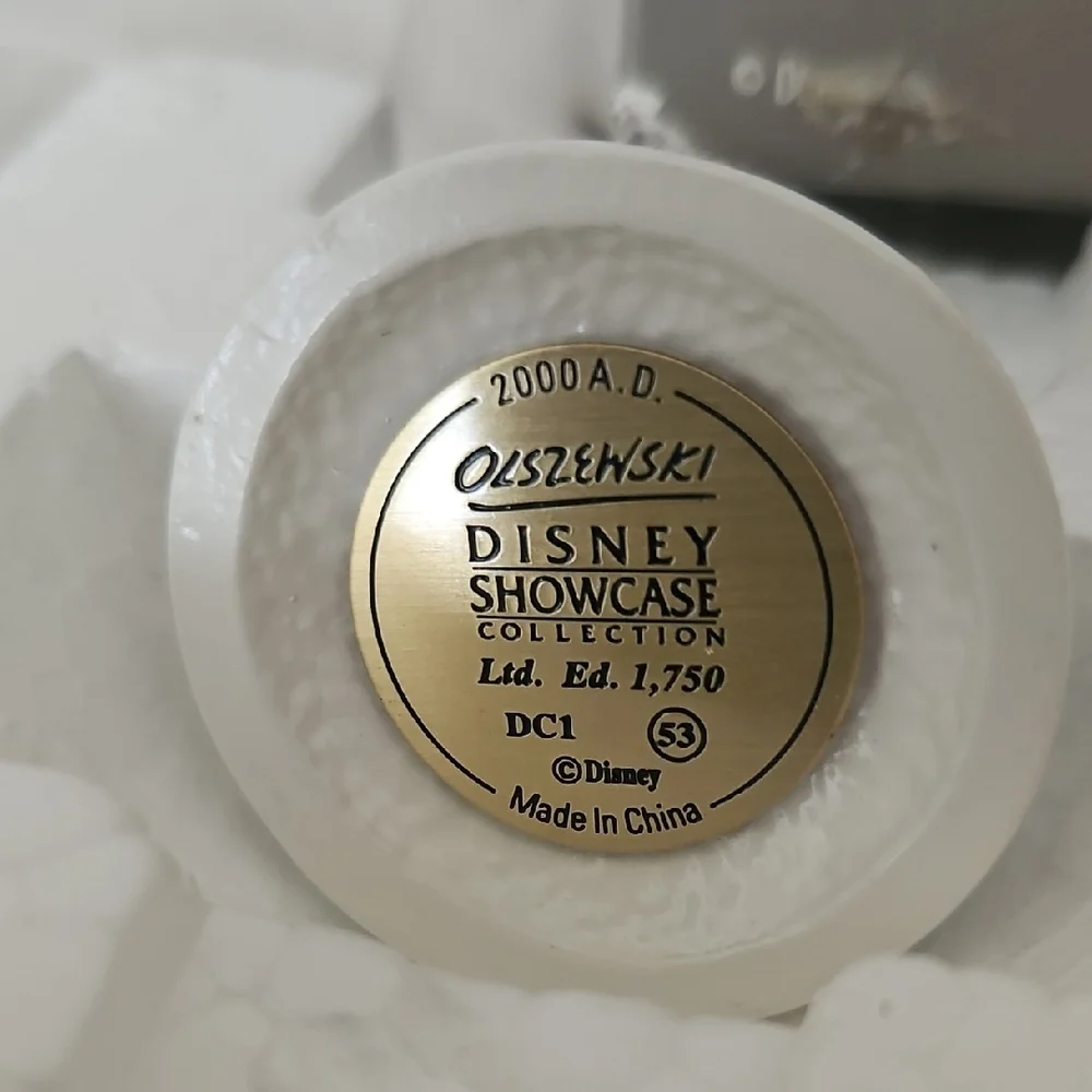 Disney OLSZEWSKI Collection Gold Base - DCI Fireside Thoughts 